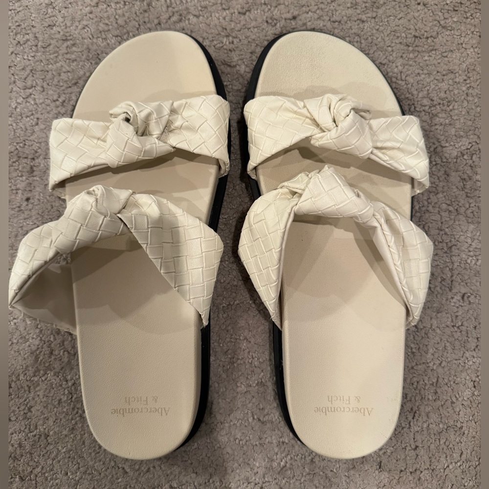 New Women’s Size 8 - Abercrombie & Fitch Cream Knotted Woven Slide Sandals